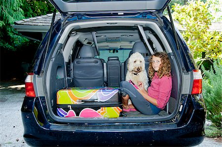 Teen girl with shopping bags and dog in car Stock Photo - Premium Royalty-Free, Code: 673-06964689