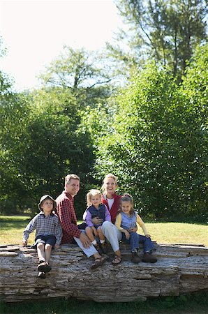 simsearch:673-02138237,k - Portrait of a family of five sitting on a log. Stock Photo - Premium Royalty-Free, Code: 673-02137797