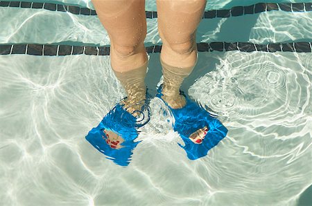 simsearch:673-02138072,k - Overhead view of feet in swim fins. Stock Photo - Premium Royalty-Free, Code: 673-02138222