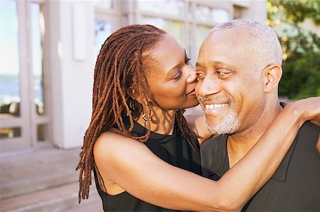 Portrait of affectionate middle- aged man and woman Foto de stock - Sin royalties Premium, Código: 673-02138915