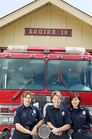 Portrait de trois pompiers Photographie de stock - Premium Libres de Droits, Code: 673-02139228