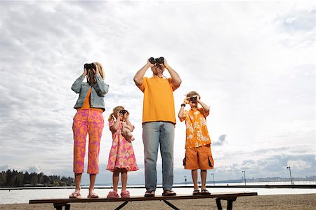 simsearch:673-02138237,k - Family using binoculars Stock Photo - Premium Royalty-Free, Code: 673-02139717