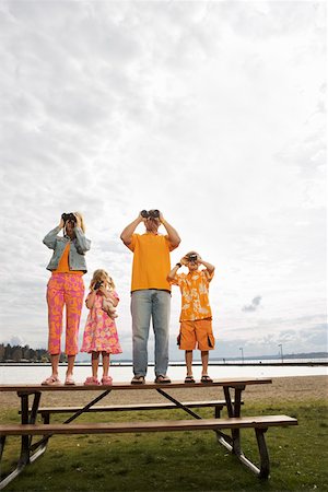 simsearch:673-02138237,k - Family using binoculars Stock Photo - Premium Royalty-Free, Code: 673-02139726