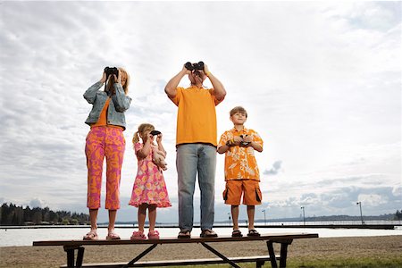 simsearch:673-02138237,k - Family using binoculars Stock Photo - Premium Royalty-Free, Code: 673-02139727