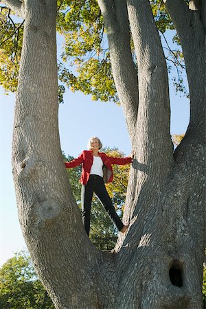 sturdy - Woman standing in crook of tree Stock Photo - Premium Royalty-Free, Code: 673-02140009