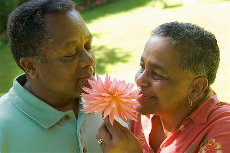 simsearch:673-02140194,k - Couple inhaling a flower Stock Photo - Premium Royalty-Free, Code: 673-02140165