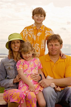 simsearch:673-02143625,k - Group portrait of family smiling Stock Photo - Premium Royalty-Free, Code: 673-02141102