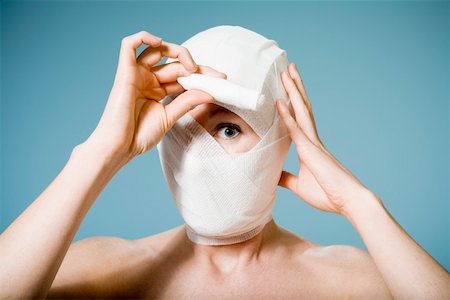 remove - Woman with head wrapped in bandage Stock Photo - Premium Royalty-Free, Code: 673-02141155