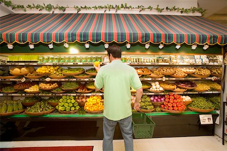 facing away - Man selecting produce in supermarket Stock Photo - Premium Royalty-Free, Code: 673-02141519