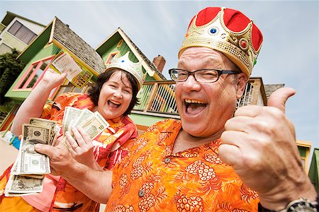 queens - Couple wearing festive outfits and crowns Stock Photo - Premium Royalty-Free, Code: 673-02142492