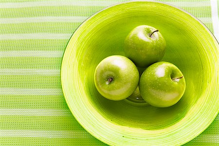 Bowl of green apples Stock Photo - Premium Royalty-Free, Code: 673-02142703