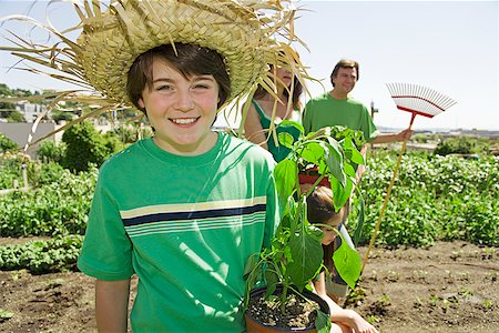 funny man gardener - Family in vegetable garden Stock Photo - Premium Royalty-Free, Code: 673-02143048