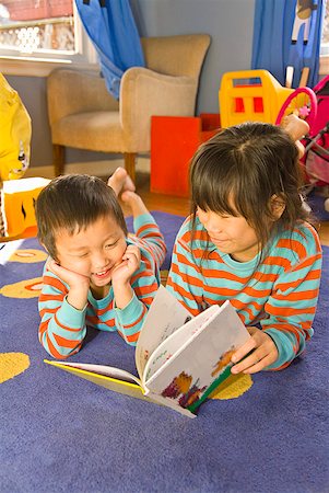 Asian siblings reading book Stock Photo - Premium Royalty-Free, Code: 673-02143862