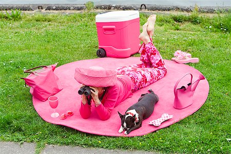 simsearch:673-02386607,k - Woman in pink and dog picnicking Stock Photo - Premium Royalty-Free, Code: 673-02216539