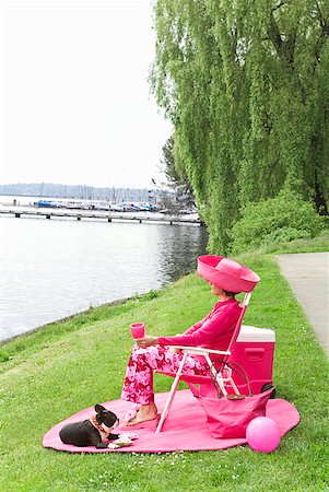simsearch:673-02386607,k - Woman in pink and Boston Terrier dog picnicking by bay Stock Photo - Premium Royalty-Free, Code: 673-02216531
