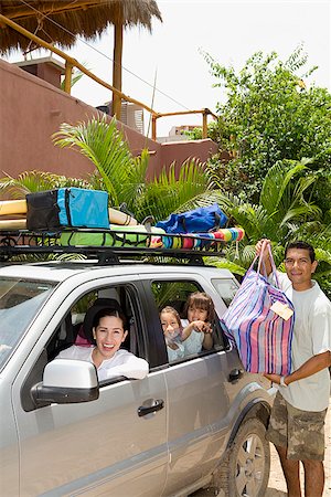 family loading car - Portrait of a family preparing for vacation Stock Photo - Premium Royalty-Free, Code: 673-02386488