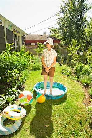 simsearch:673-02386607,k - Woman standing in a wading pool Stock Photo - Premium Royalty-Free, Code: 673-02386572