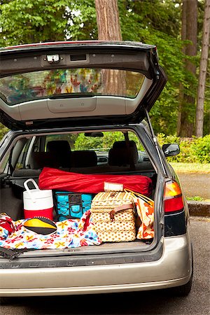 Family car packed for picnic Stock Photo - Premium Royalty-Free, Code: 673-03005591