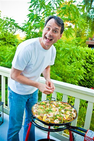 man cooking pizza on outdoor grill Stock Photo - Premium Royalty-Free, Code: 673-03405837