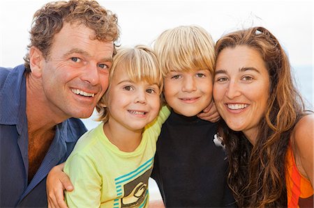 family portrait outdoors - portrait of parents with young sons Stock Photo - Premium Royalty-Free, Code: 673-03623057