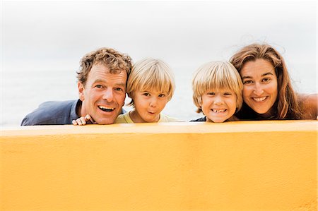 family portrait outdoors - portrait of parents with young sons Stock Photo - Premium Royalty-Free, Code: 673-03623060