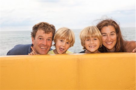 family portrait outdoors - portrait of parents with young sons Stock Photo - Premium Royalty-Free, Code: 673-03623061