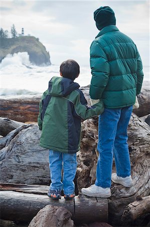 photograph old young hand - boy and woman looking at lighthouse Stock Photo - Premium Royalty-Free, Code: 673-03826381