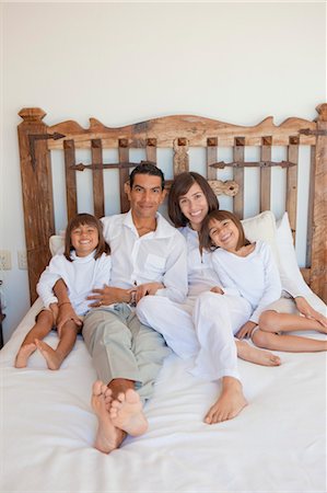 parents and two daughters on bed Stock Photo - Premium Royalty-Free, Code: 673-03826413