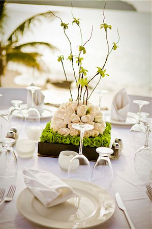fancy (highly decorated) - bridal table setting and centerpiece Foto de stock - Sin royalties Premium, Código: 673-03826516