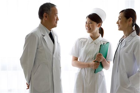 simsearch:685-02938374,k - Doctors and nurse talking Stock Photo - Premium Royalty-Free, Code: 685-02938361