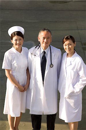 simsearch:685-02938374,k - Two doctors and nurse standing Stock Photo - Premium Royalty-Free, Code: 685-02938390