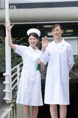 simsearch:685-02938374,k - Doctor and nurse waving hands Stock Photo - Premium Royalty-Free, Code: 685-02938402