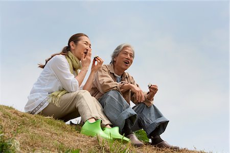 Senior couple sitting on field Stock Photo - Premium Royalty-Free, Code: 685-03082649