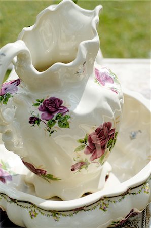 Jug and bowl with floral pattern Stock Photo - Premium Royalty-Free, Code: 689-05610146