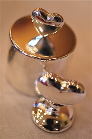 Silver decorative heart Stock Photo - Premium Royalty-Free, Code: 689-05610921