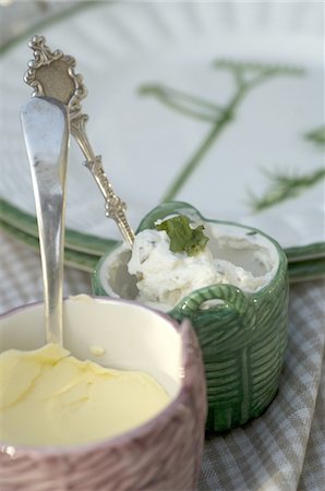 simsearch:689-05611455,k - Bols avec beurre et fromage à la crème Photographie de stock - Premium Libres de Droits, Code: 689-05610975