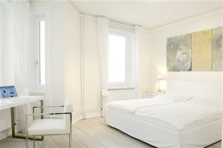 Chambre avec espace de travail Photographie de stock - Premium Libres de Droits, Code: 689-05611393