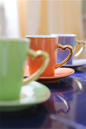 simsearch:689-05610657,k - Three cups with saucers in a row Stock Photo - Premium Royalty-Free, Code: 689-05611527