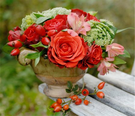sedum - Bunch of flowers with Zinnia, stonecrop and roses Stock Photo - Premium Royalty-Free, Code: 689-05611544