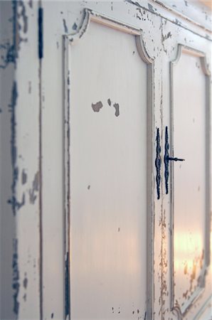 Weathered wardrobe Stock Photo - Premium Royalty-Free, Code: 689-05611668