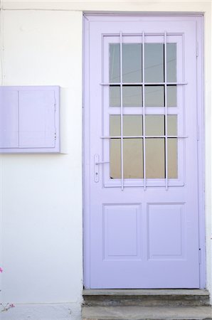 front stoop - Lilac front door Stock Photo - Premium Royalty-Free, Code: 689-05611694