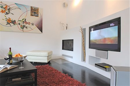 Modern living room with widescreen TV Foto de stock - Sin royalties Premium, Código: 689-05611776