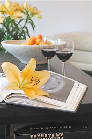 simsearch:640-02770391,k - Book, flower, red wine glasses and fruit bowl on table Stock Photo - Premium Royalty-Free, Code: 689-05611773