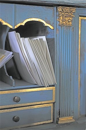embellished - Blue shelf with drawers Stock Photo - Premium Royalty-Free, Code: 689-05612102