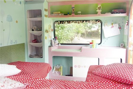 painted - Chambre pour enfants dans une remorque Photographie de stock - Premium Libres de Droits, Code: 689-05612305