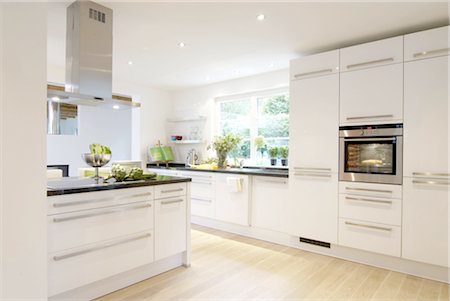 Modern bright kitchen Stock Photo - Premium Royalty-Free, Code: 689-05612332