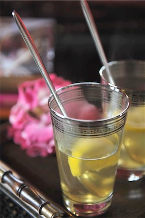 Deux verres avec de la limonade chaude Photographie de stock - Premium Libres de Droits, Code: 689-05612445