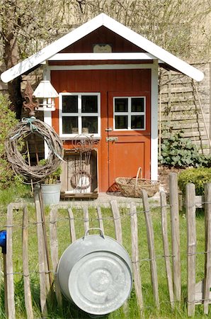 shed (small structure) - Red garden shed Stock Photo - Premium Royalty-Free, Code: 689-05612488