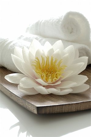 rest in peace - White water lily blossom and towels Stock Photo - Premium Royalty-Free, Code: 689-05612599