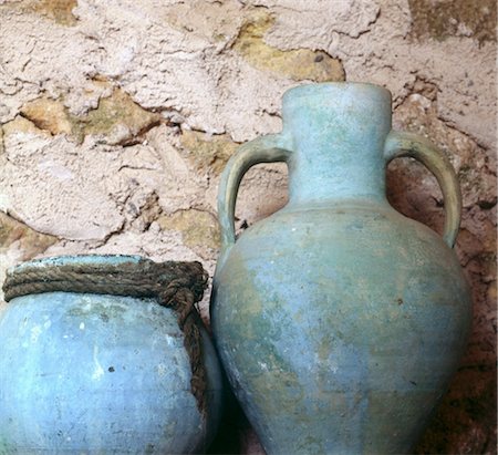 Two blue earthenware jugs Stock Photo - Premium Royalty-Free, Code: 689-05612673